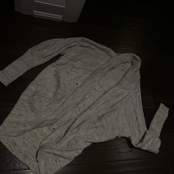 1 ROOTS SWEATER, 1 NIKE SWEATER, 1 WILFRED CARDIGAN — selling all three for 45$ - Picture 7 of 9